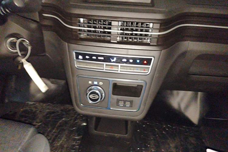 Used Karry Dolphin EV 2025 Economy Version Audio And AC Panel