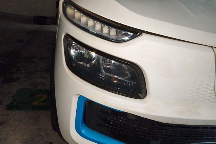 Used Karry Dolphin EV 2025 Economy Version Right Front Headlight