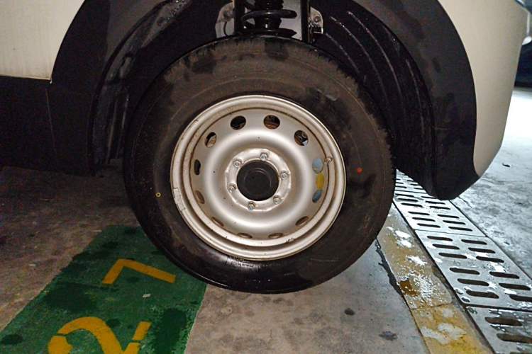 Used Karry Dolphin EV 2025 Economy Version Right Front Wheel Hub