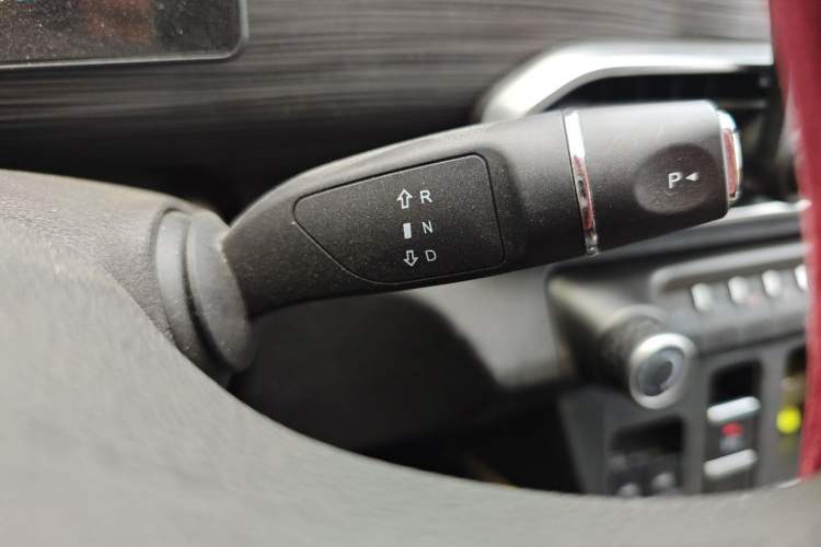 Used Karry Dolphin EV 2026 Model Dolphin K7 310 km Standard Edition Gear Lever