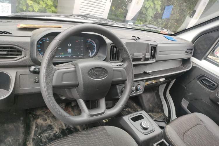 Used Karry Jiangtun 2023 Wide-body Edition AVIC Lithium Battery 38.64 kWh Center Console