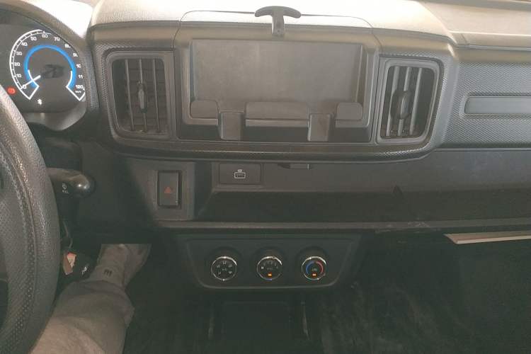 Used Karry Jiangtun 2023 Wide-body Edition Guoxuan Hi-Tech 40.55 kWh Audio And AC Panel