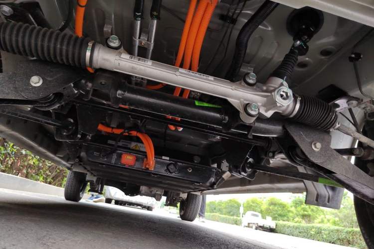 Used Karry Jiangtun 2023 Wide-body Edition AVIC Lithium Battery 38.64 kWh Chassis Front