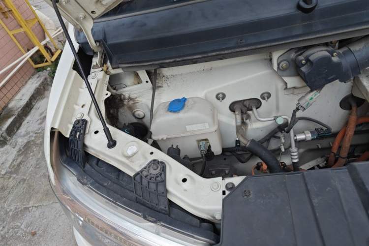 Used Karry Jiangtun 2023 Wide-Range Model CATL 41.86 kWh Engine Bay Right