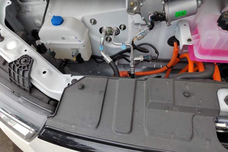 Used Karry Jiangtun 2023 Wide-body Edition AVIC Lithium Battery 38.64 kWh Engine Bay Right