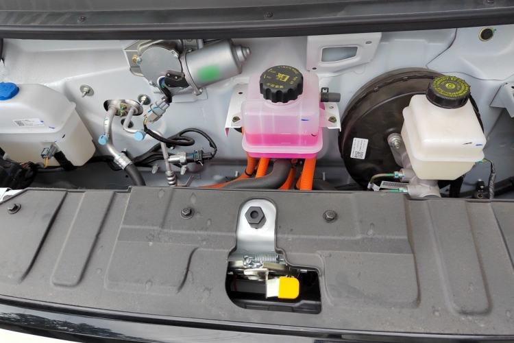Used Karry Jiangtun 2023 Wide-body Edition AVIC Lithium Battery 38.64 kWh Engine Bay