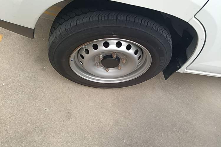 Used Karry Jiangtun 2023 Wide-body Edition Guoxuan Hi-Tech 40.55 kWh Left Front Wheel Hub