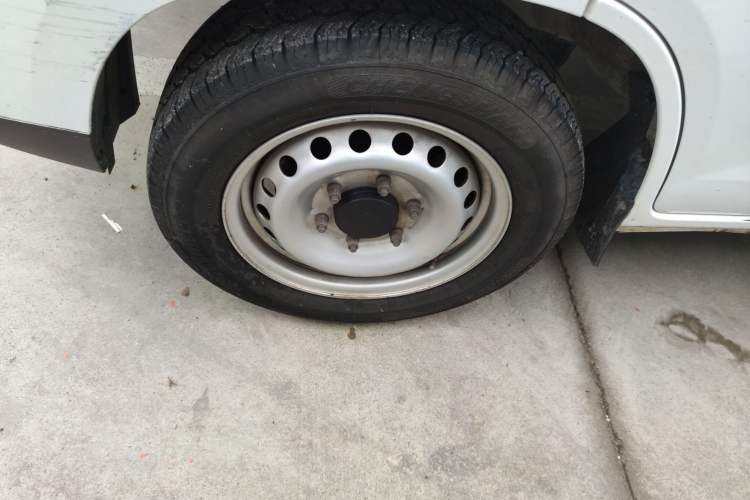 Used Karry Jiangtun 2023 Wide-body Edition Gotion High-Tech 38.7 kWh Left Front Wheel Hub