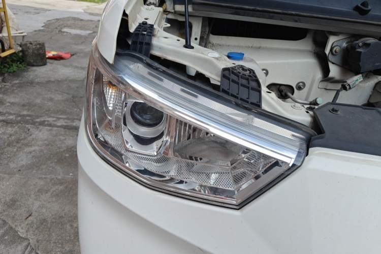 Used Karry Jiangtun 2023 Wide-Range Model CATL 41.86 kWh Right Front Headlight