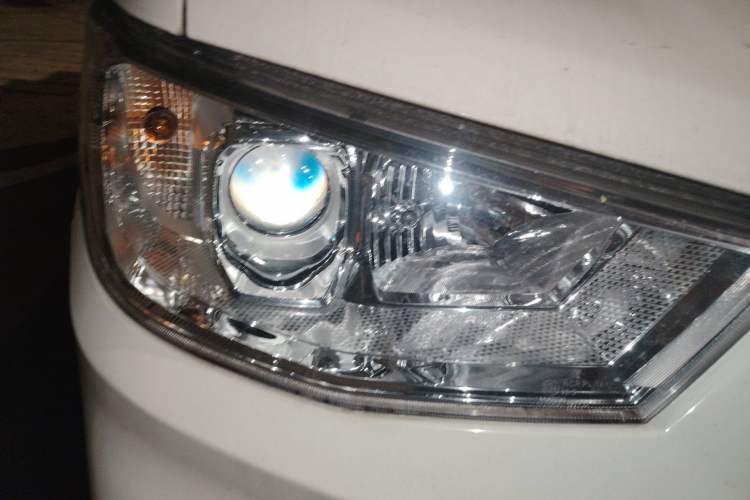 Used Karry Jiangtun 2023 Wide-Heart Edition AVIC Lithium Battery 38.64 kWh Right Front Headlight