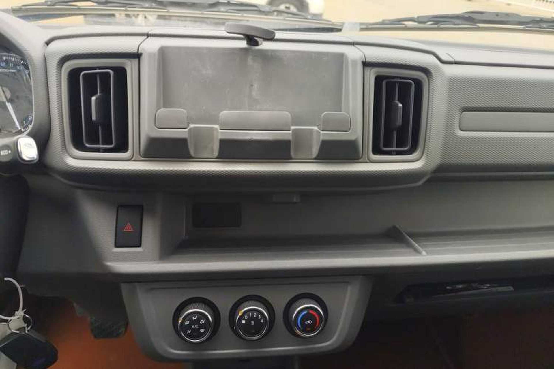 Used Karry Jiangtun E5 2024 268 km Range Open-Window 6-Seater Version Audio And AC Panel