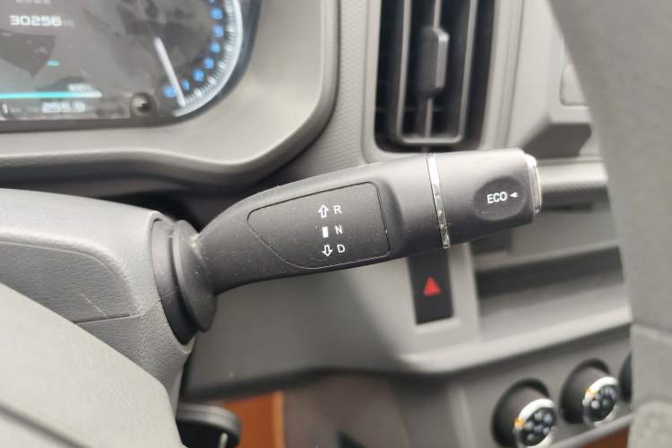 Used Karry Jiangtun E5 2024 268 km Range Open-Window 6-Seater Version Gear Lever
