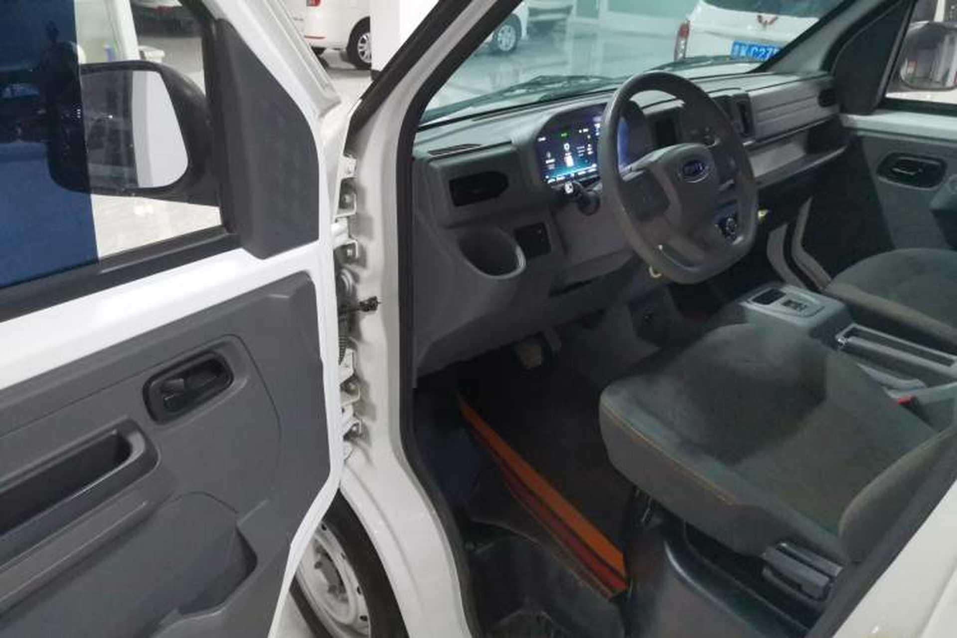 Used Karry Jiangtun E5 2024 268 km Range Open-Window 6-Seater Version Interior 3