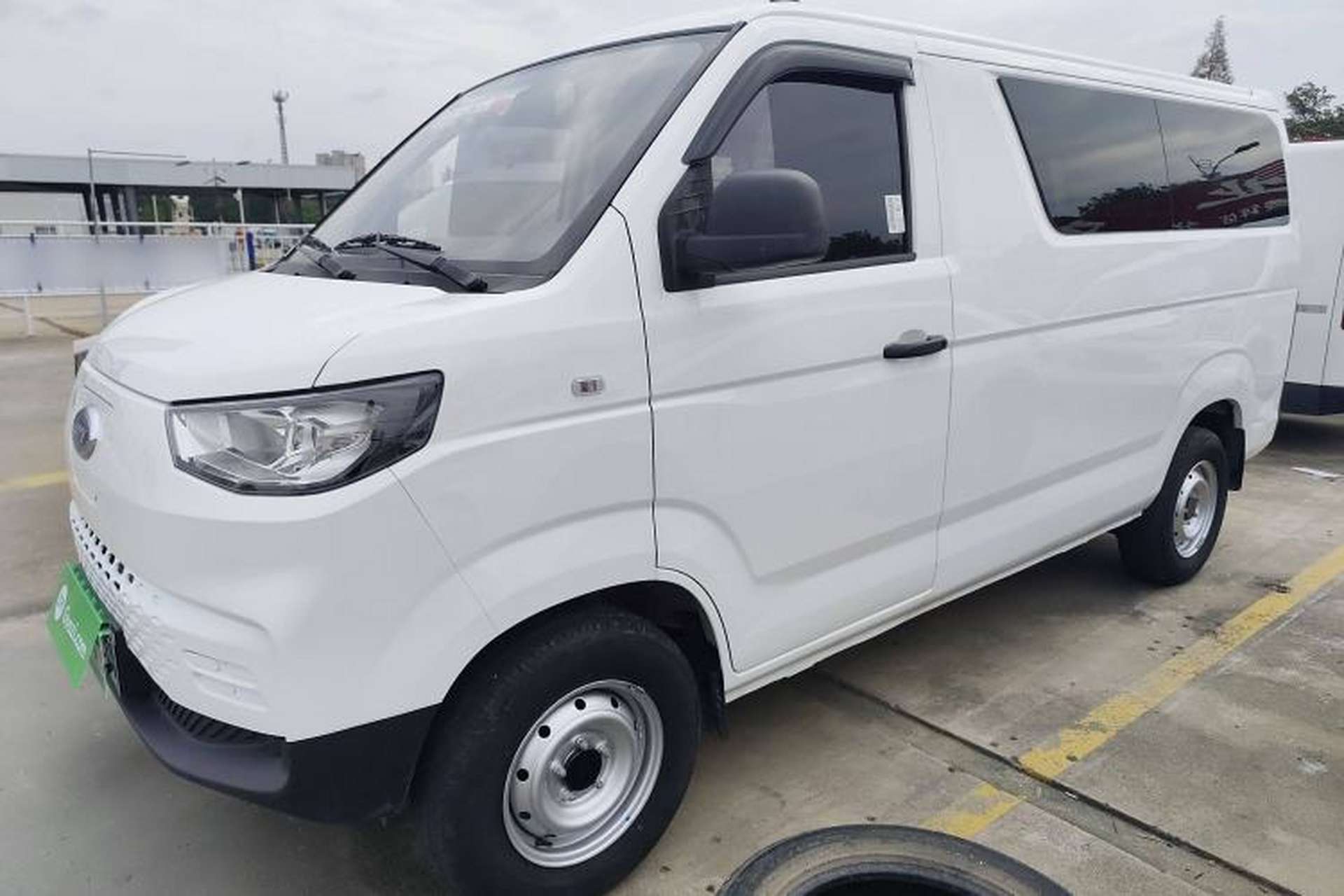 Used Karry Jiangtun E5 2024 268 km Range Open-Window 6-Seater Version Left Side
