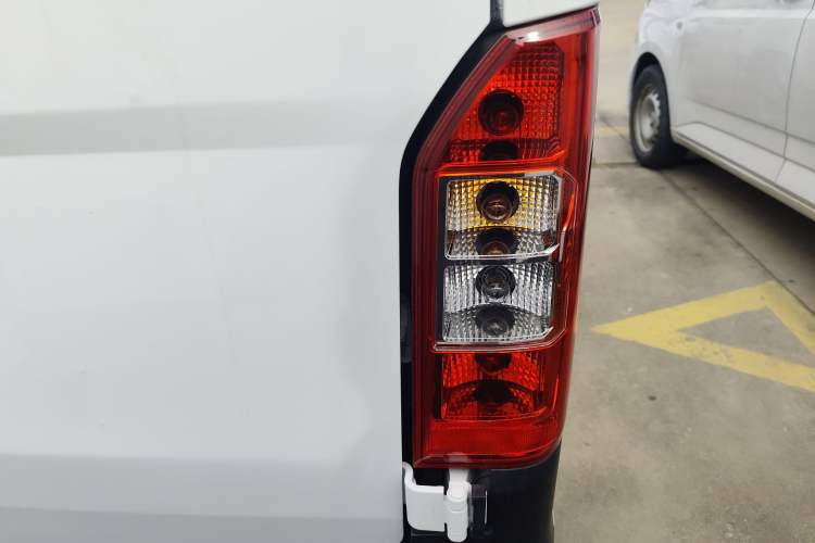 Used Karry Jiangtun E5 2024 268 km Range Open-Window 6-Seater Version Right Rear Taillight