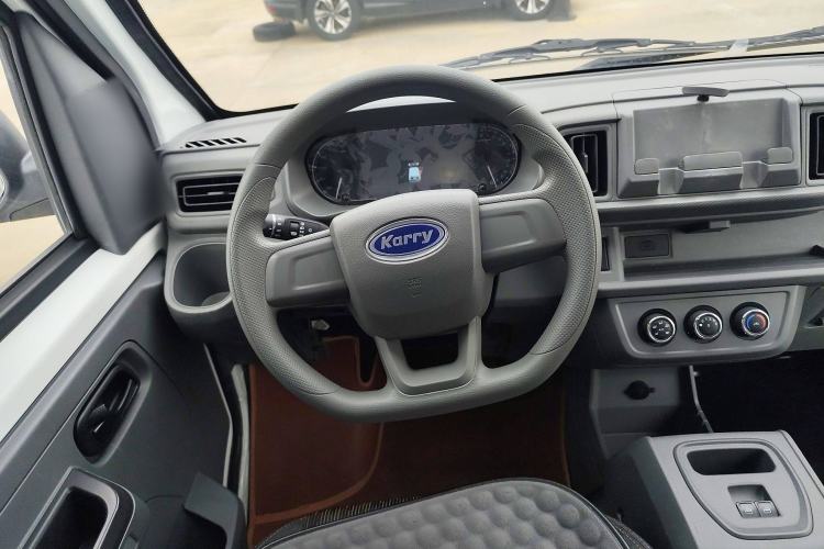 Used Karry Jiangtun E5 2024 268 km Range Open-Window 6-Seater Version Steering Wheel
