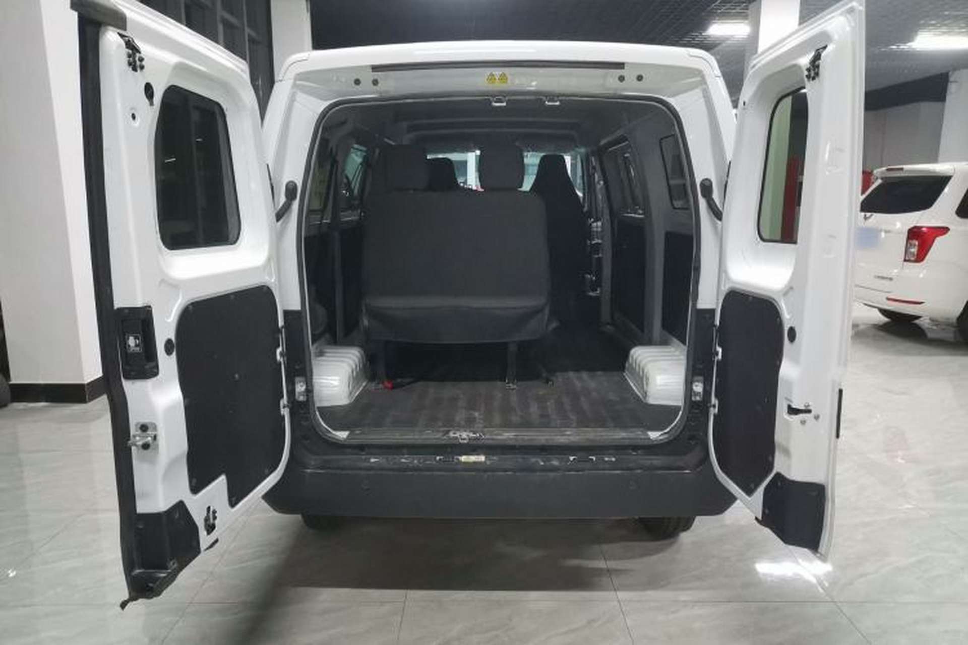 Used Karry Jiangtun E5 2024 268 km Range Open-Window 6-Seater Version Trunk