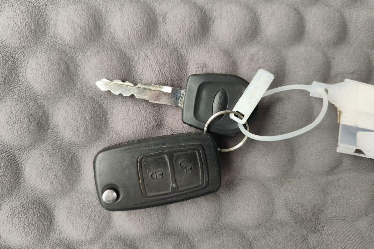 Used Karry Jiangtun E5 2024 268 km Range Open-Window 6-Seater Version Vehicle Key