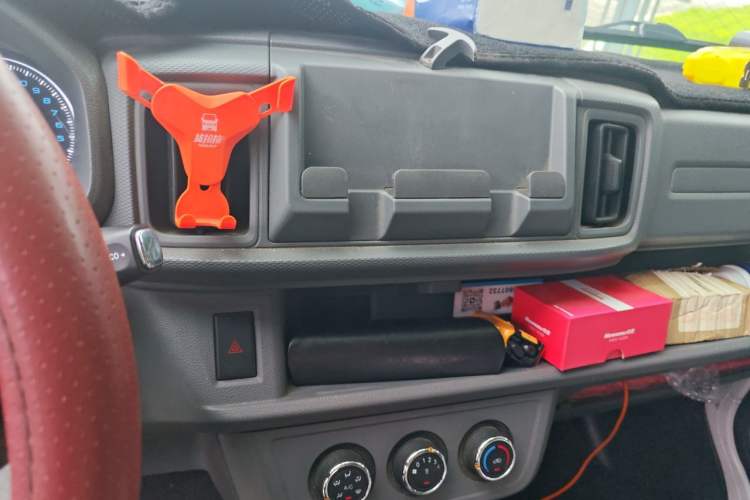 Used Karry Jiangtun E5 2024 268 km Range Open-Window 6-Seater Version Audio And AC Panel