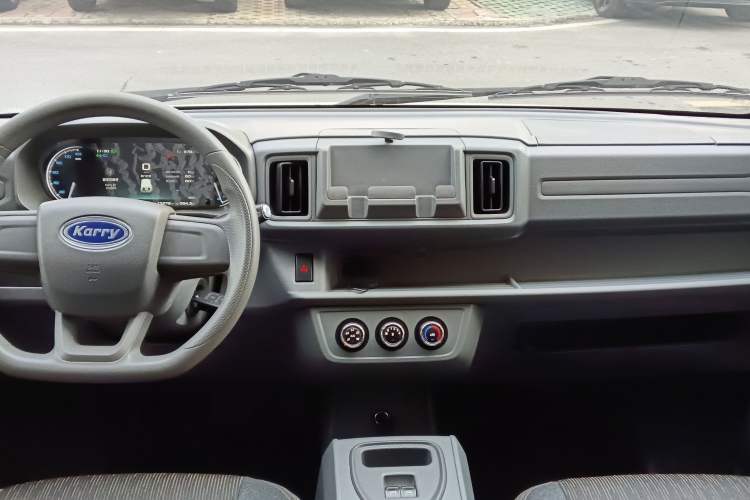 Used Karry Jiangtun E5 2024 268 km Range Open-Window 6-Seater Version Audio And AC Panel