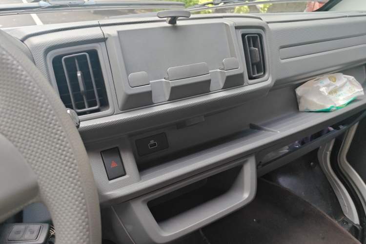 Used Karry Jiangtun E5 2024 230 km Economy Version Audio And AC Panel