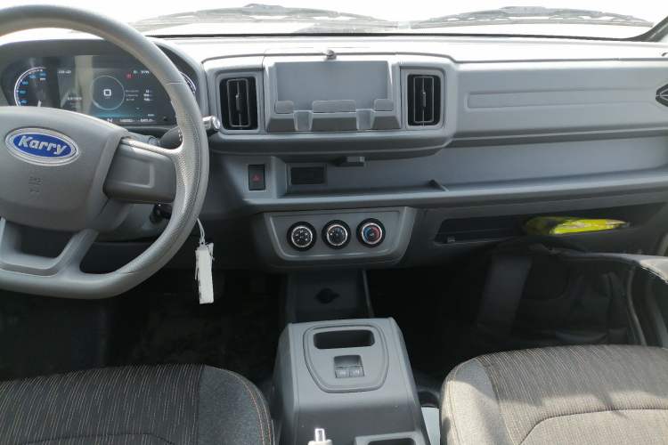 Used Karry Jiangtun E5 2024 268 km Range Open-Window 6-Seater Version Audio And AC Panel
