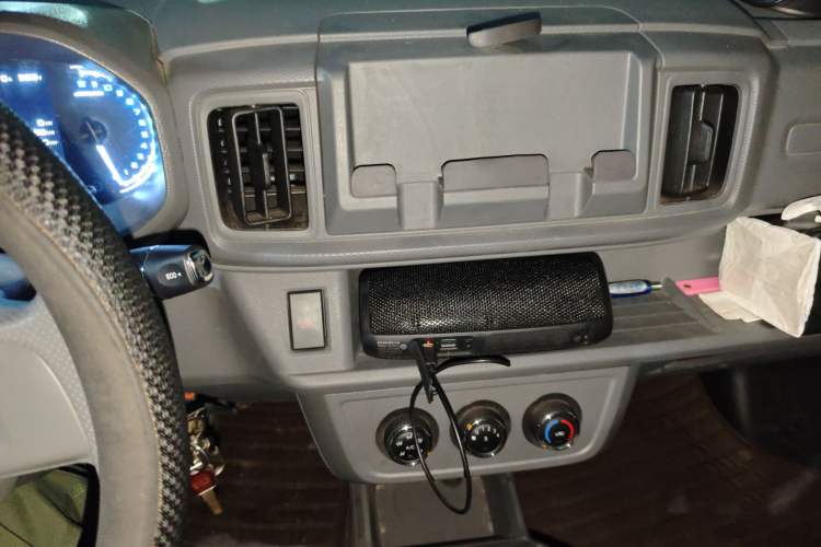 Used Karry Jiangtun E5 2024 268 km Range Open-Window 6-Seater Version Audio And AC Panel