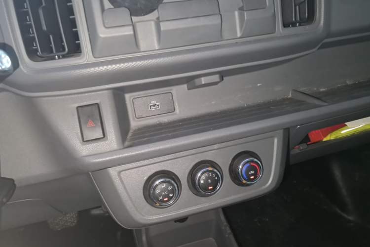 Used Karry Jiangtun E5 2024 230 km Standard Version Audio And AC Panel