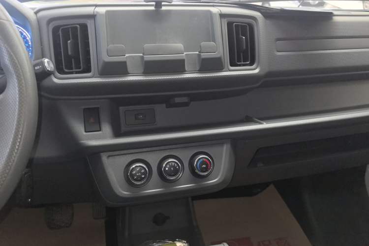 Used Karry Jiangtun E5 2024 260km Wealth Creation Edition Audio And AC Panel