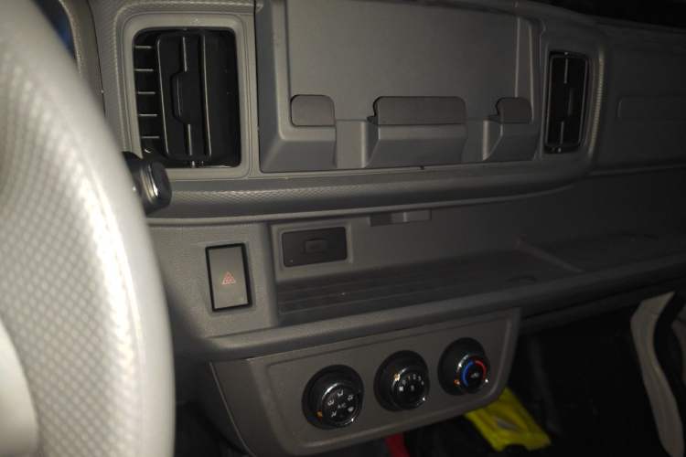 Used Karry Jiangtun E5 2024 230 km Standard Version Audio And AC Panel