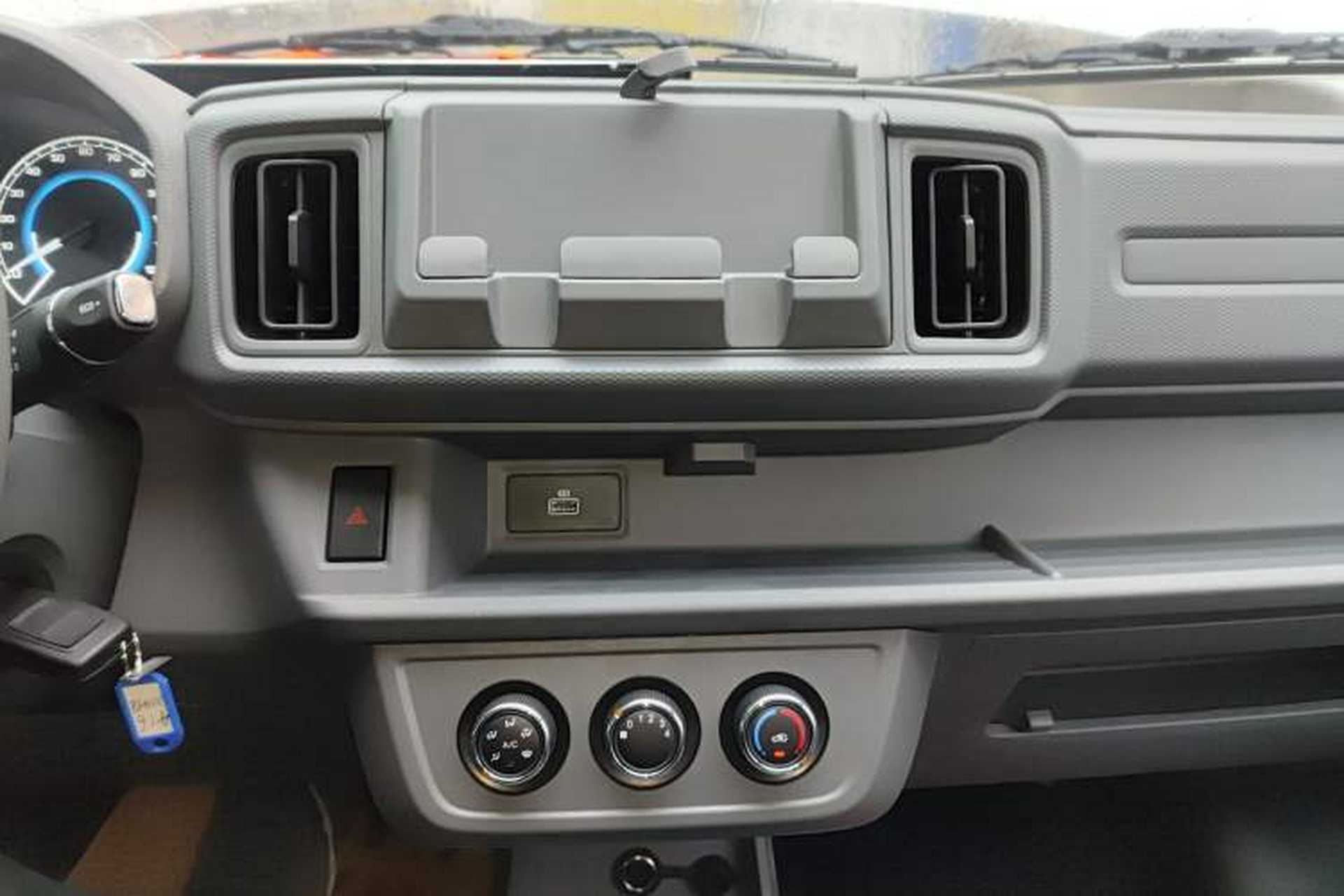 Used Karry Jiangtun E5 2024 230 km Standard Version Audio And AC Panel