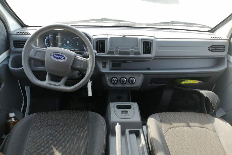 Used Karry Jiangtun E5 2024 268 km Range Open-Window 6-Seater Version Center Console