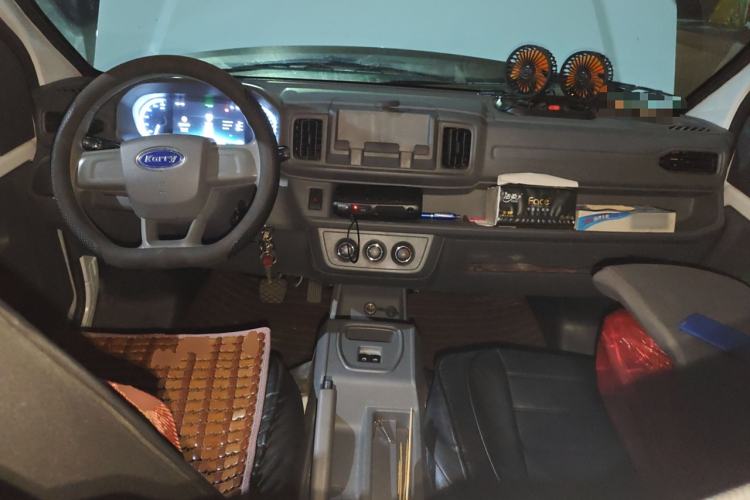Used Karry Jiangtun E5 2024 268 km Range Open-Window 6-Seater Version Center Console
