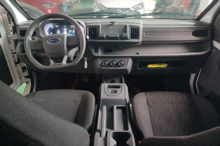 Used Karry Jiangtun E5 2024 268 km Range Open-Window 6-Seater Version Center Console