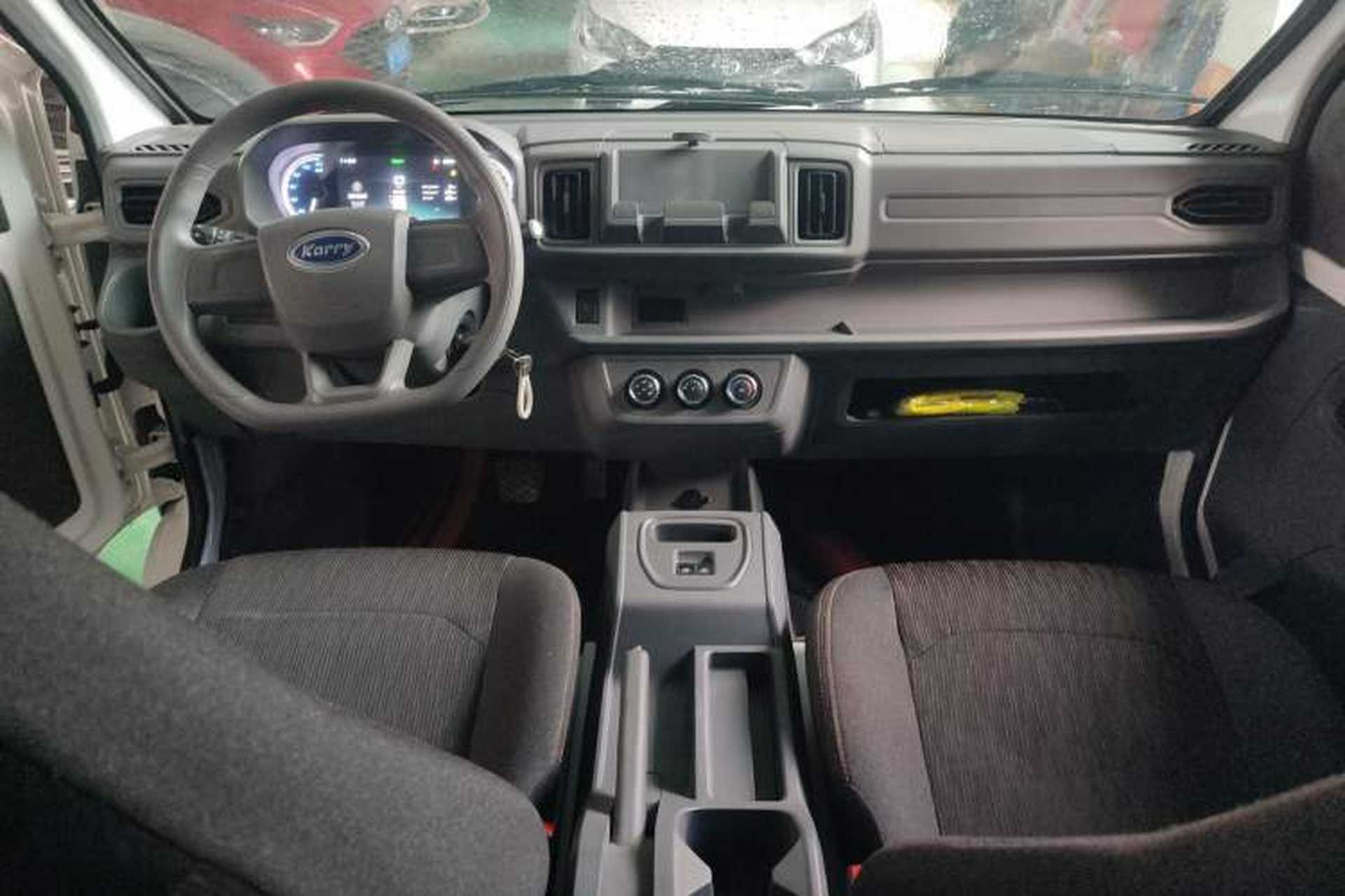 Used Karry Jiangtun E5 2024 268 km Range Open-Window 6-Seater Version Center Console