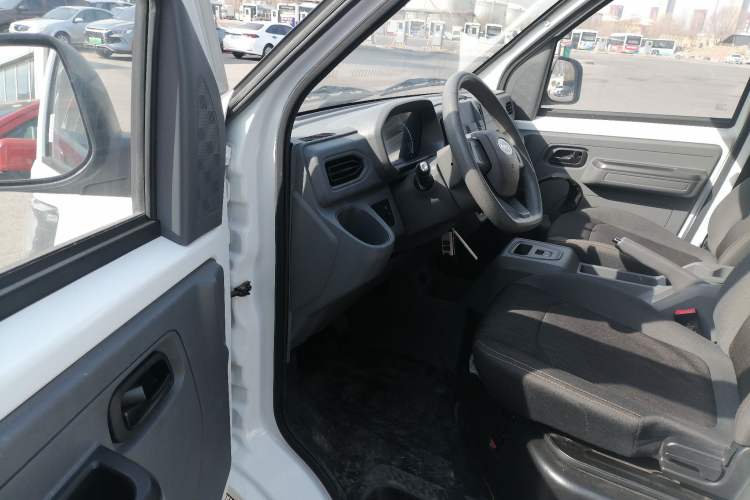 Used Karry Jiangtun E5 2024 268 km Range Open-Window 6-Seater Version Driver Seat