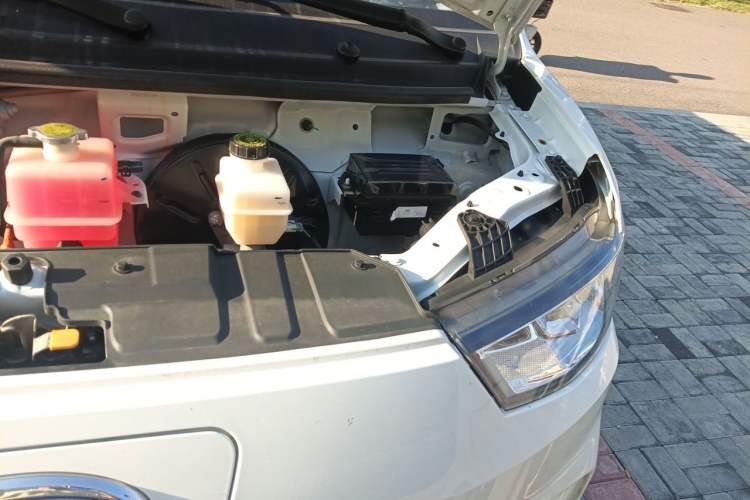 Used Karry Jiangtun E5 2024 268 km Range Open-Window 6-Seater Version Engine Bay Left