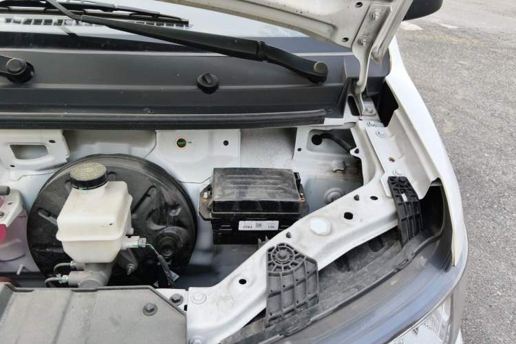 Used Karry Jiangtun E5 2024 268 km Range Open-Window 6-Seater Version Engine Bay Left