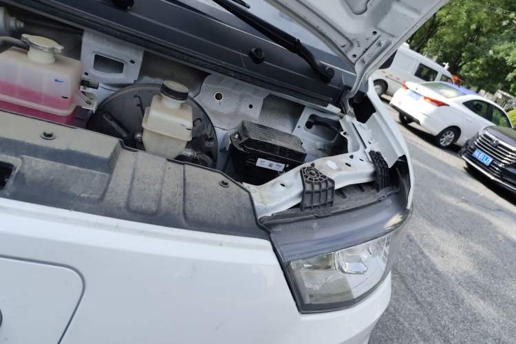 Used Karry Jiangtun E5 2024 268 km Range Open-Window 6-Seater Version Engine Bay Left