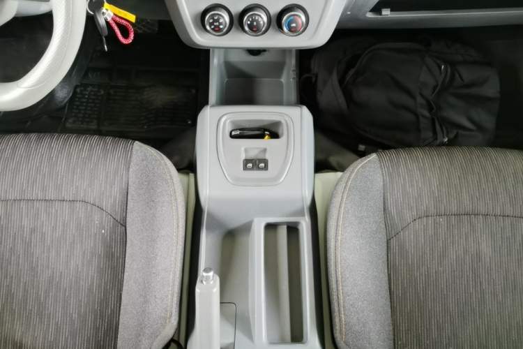 Used Karry Jiangtun E5 2024 268 km Range Open-Window 6-Seater Version Gear Lever