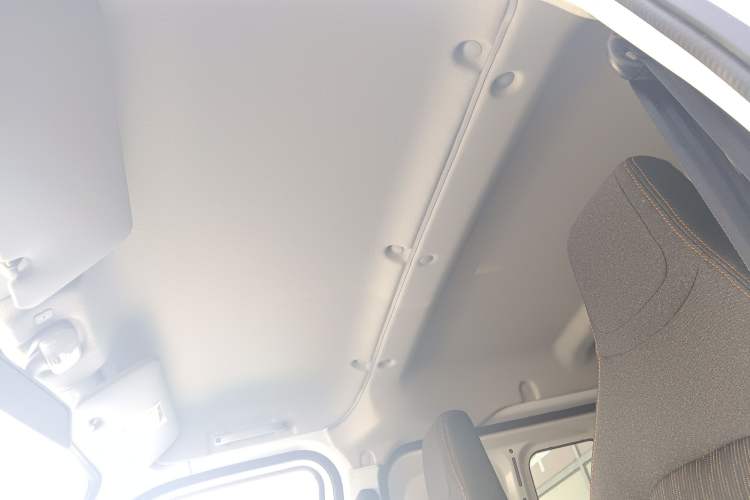 Used Karry Jiangtun E5 2024 268 km Range Open-Window 6-Seater Version Headliner