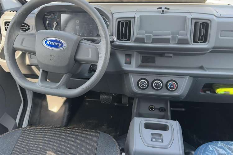 Used Karry Jiangtun E5 2024 268 km Range Open-Window 6-Seater Version Interior 3