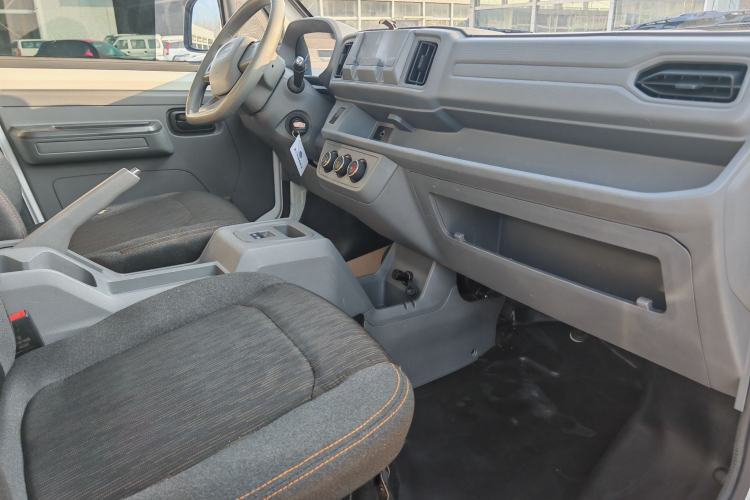 Used Karry Jiangtun E5 2024 230 km Standard Version Interior 3