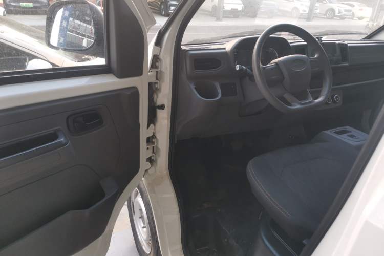 Used Karry Jiangtun E5 2024 230 km Standard Version Interior 3
