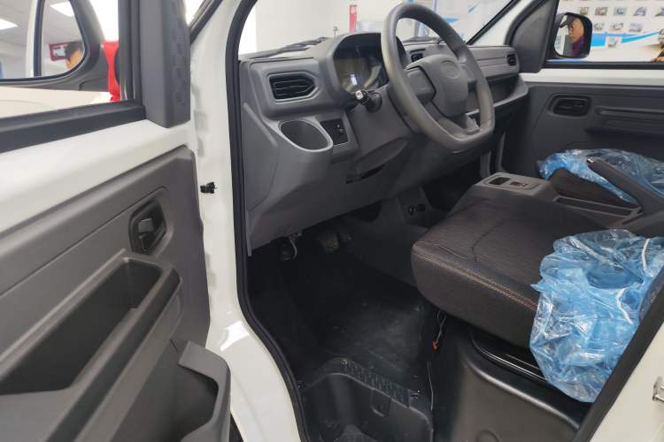 Used Karry Jiangtun E5 2024 230 km Standard Version Interior 4