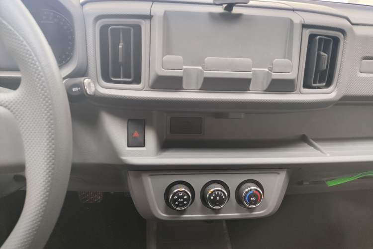Used Karry Jiangtun E5 2024 230 km Standard Version Interior 8