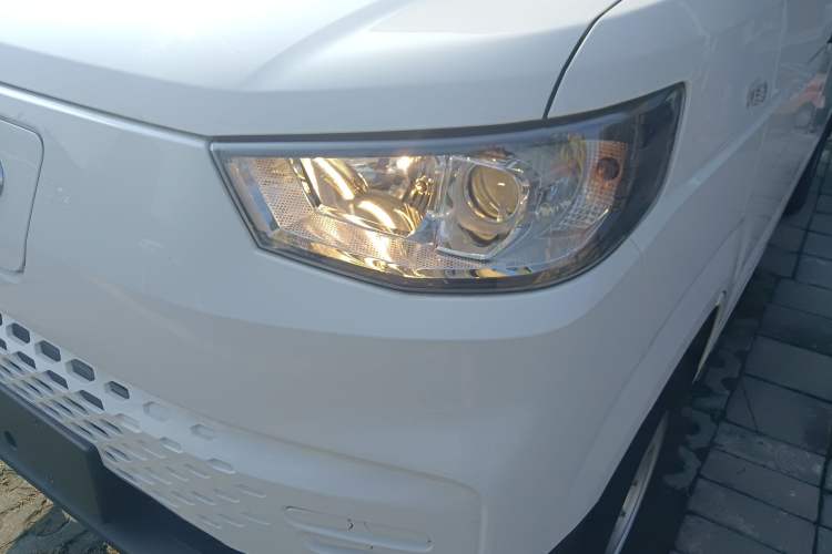 Used Karry Jiangtun E5 2024 268 km Range Open-Window 6-Seater Version Left Front Headlight
