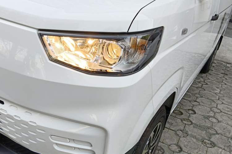 Used Karry Jiangtun E5 2024 268 km Range Open-Window 6-Seater Version Left Front Headlight