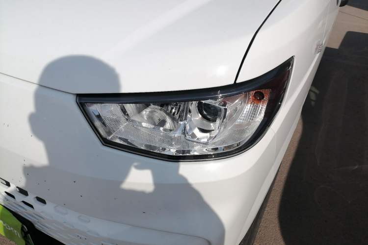 Used Karry Jiangtun E5 2024 268 km Range Open-Window 6-Seater Version Left Front Headlight