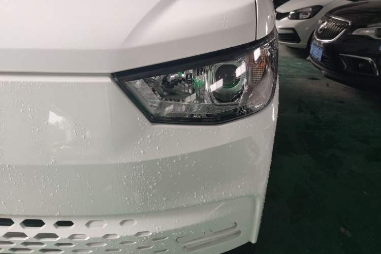 Used Karry Jiangtun E5 2024 268 km Range Open-Window 6-Seater Version Left Front Headlight